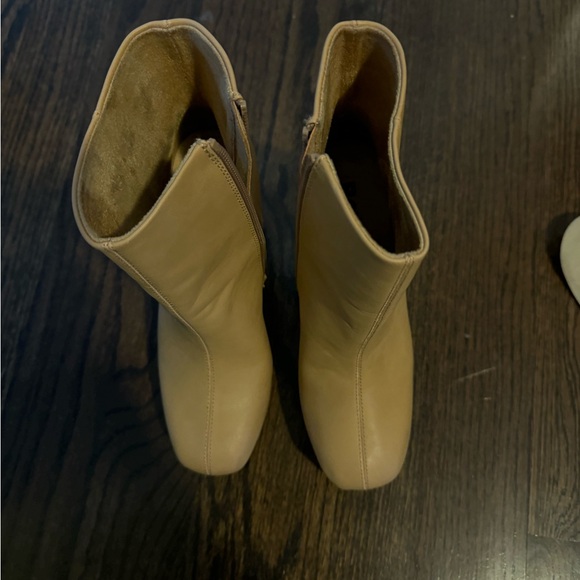 BCBG tan platform booties size 6.5 - Picture 3 of 4